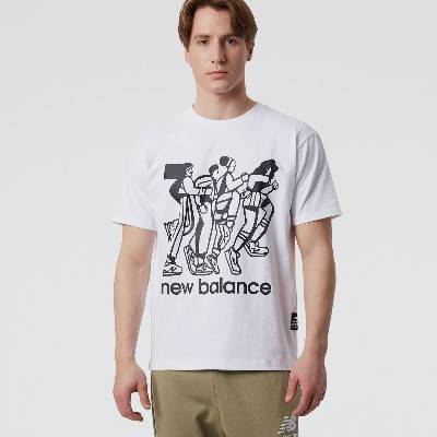 REMERA NEW BALANCE ATHLETICS SEB CURI RUNNERS (BLANCO)